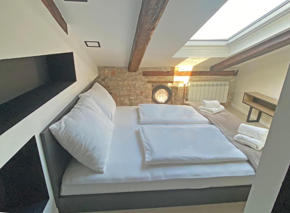 Castropola Views With Private Parking Apartment Екстериор снимка