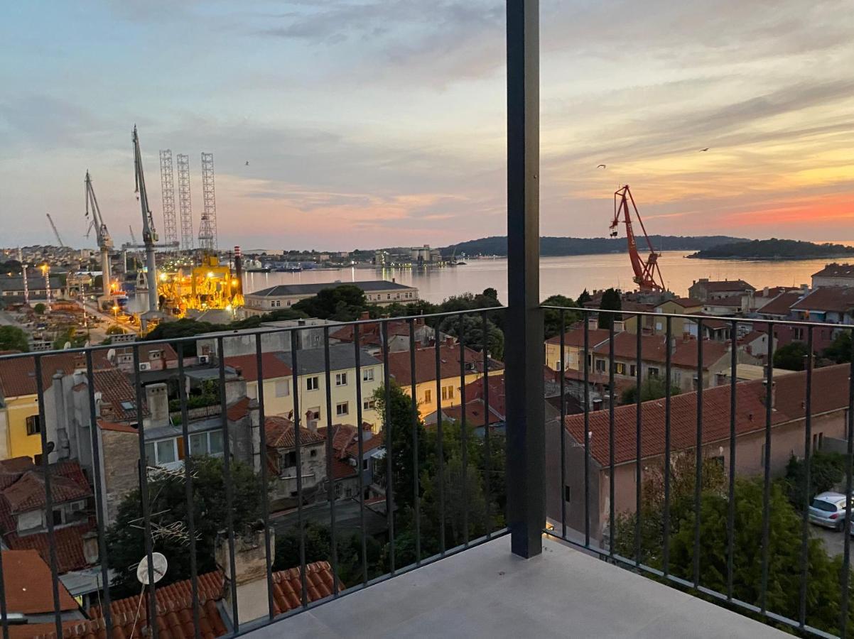 Castropola Views With Private Parking Apartment Екстериор снимка