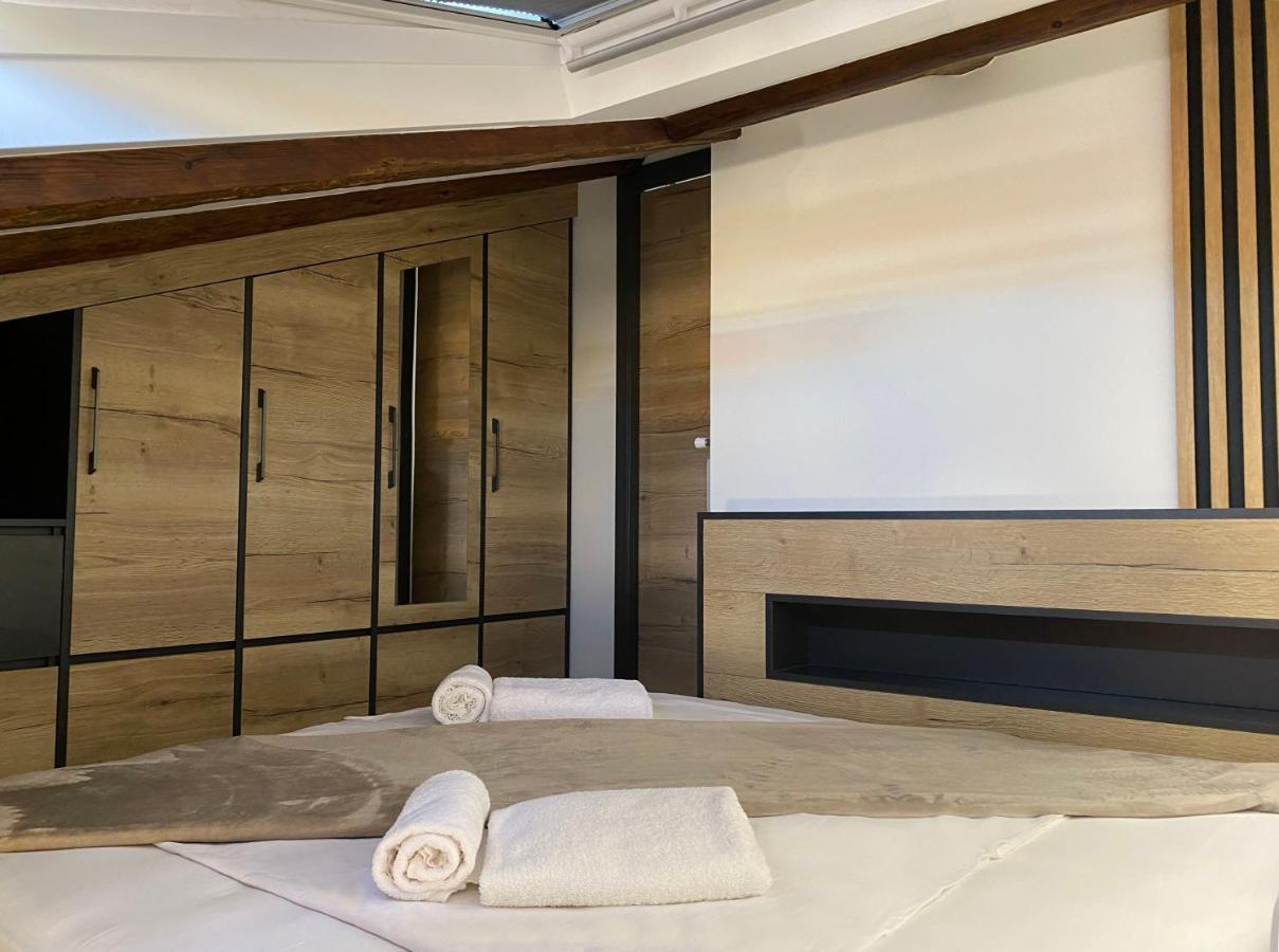 Castropola Views With Private Parking Apartment Екстериор снимка