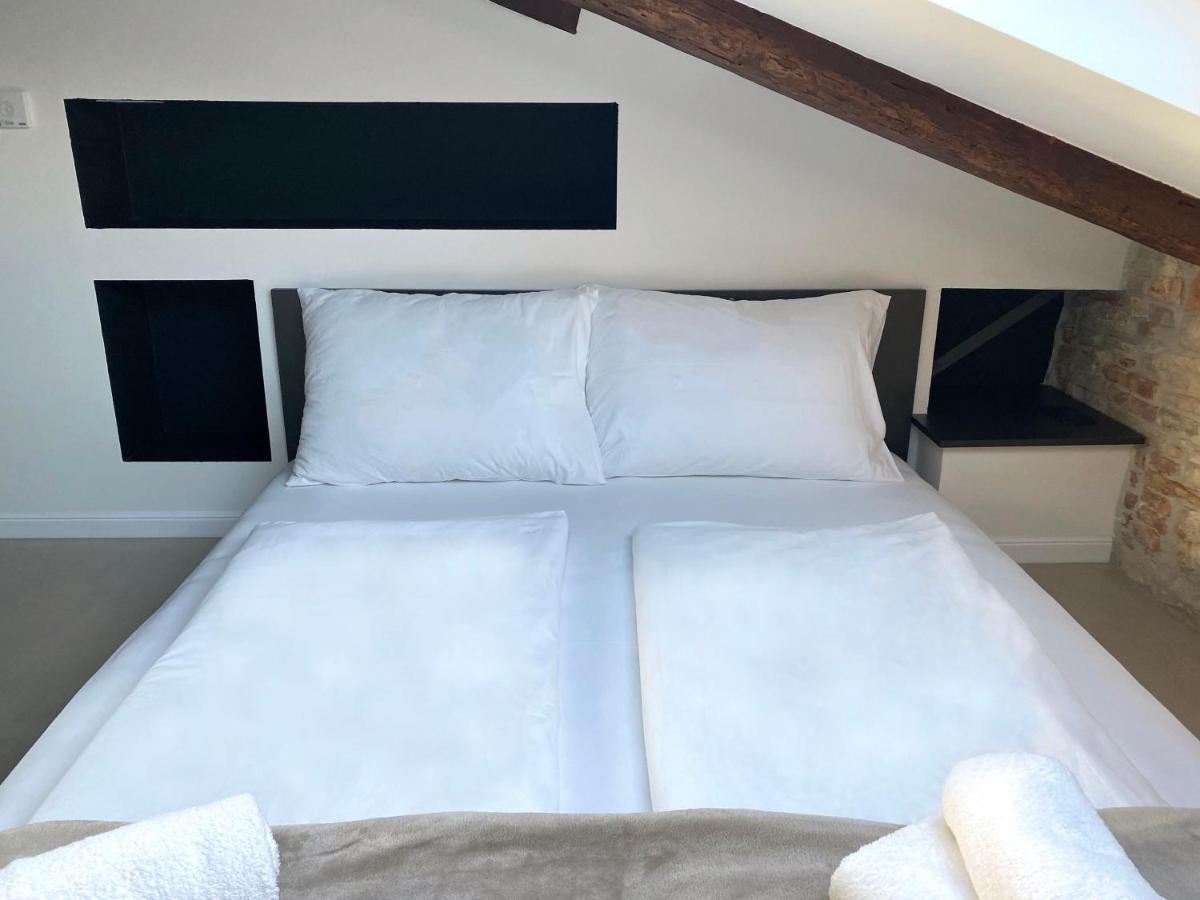 Castropola Views With Private Parking Apartment Екстериор снимка