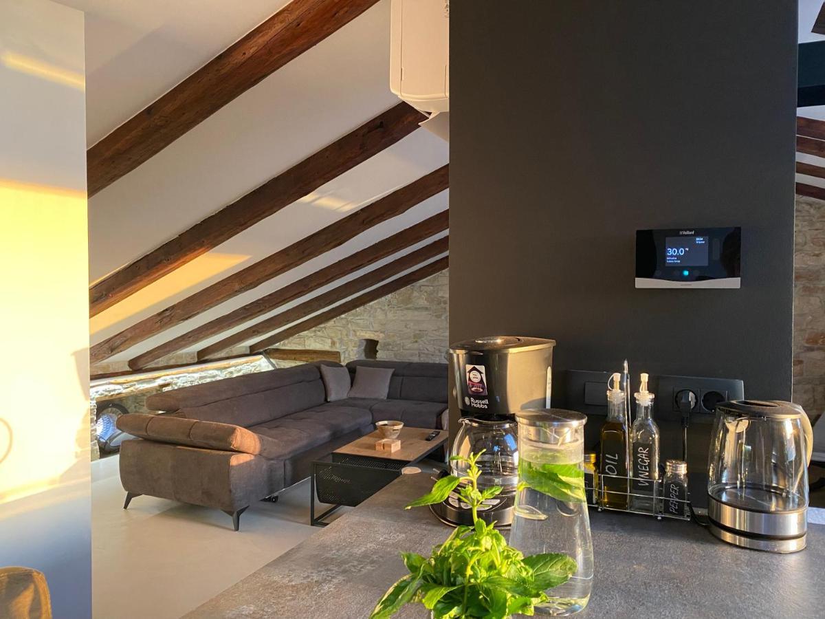 Castropola Views With Private Parking Apartment Екстериор снимка