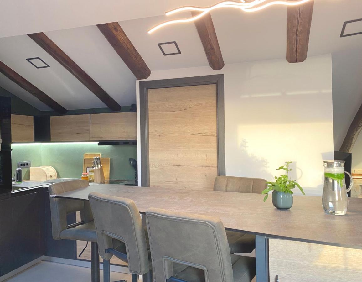 Castropola Views With Private Parking Apartment Екстериор снимка